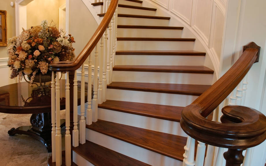 How to Say “Stairs” in French? What is the meaning of “Escalier”?