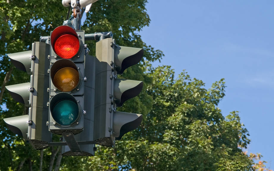How to Say “Traffic lights” in French? What is the meaning of “Feux de circulation”?