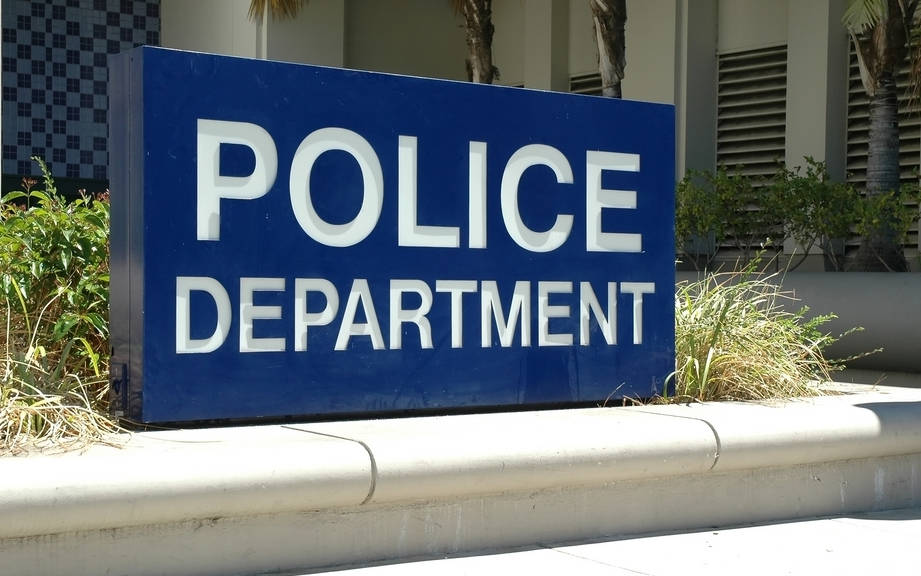 How to Say “Police department” in French? What is the meaning of “Poste de police”?