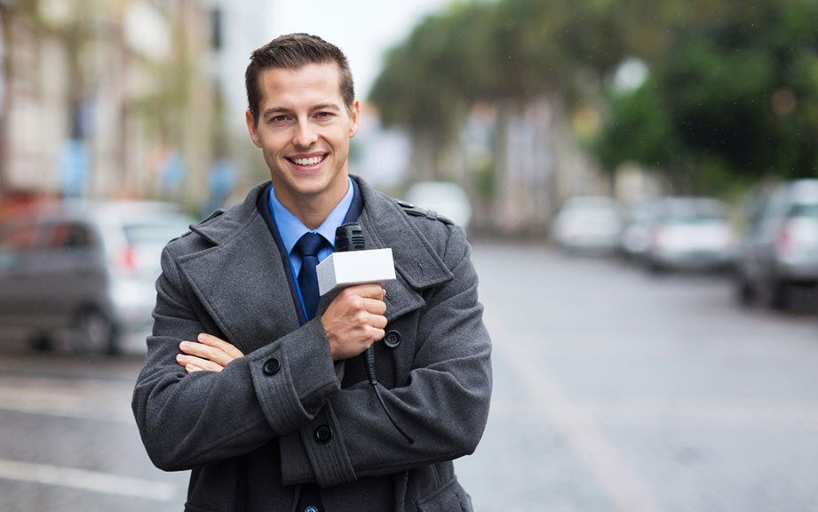 How to Say “Reporter” in French? What is the meaning of “Journaliste”?