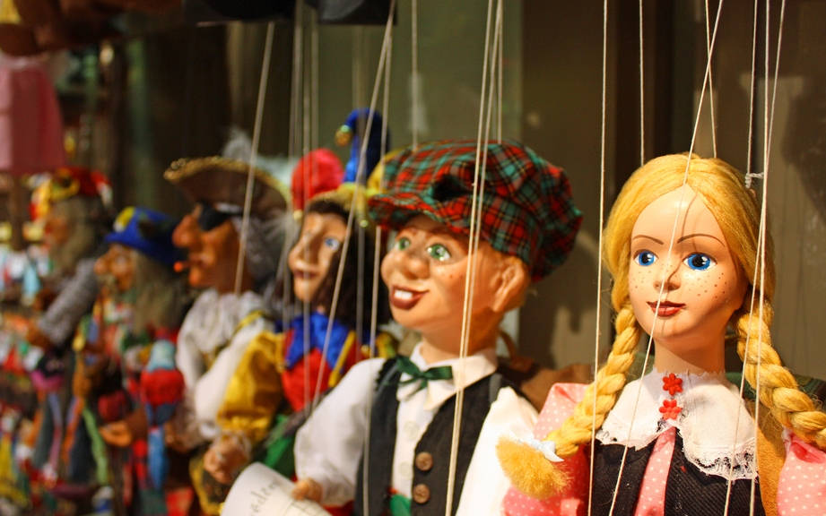 How to Say “Puppet” in French? What is the meaning of “Marionnette”?