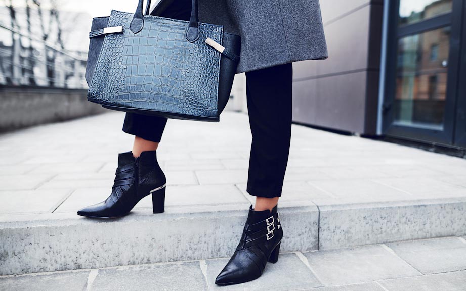 How to Say “Upstairs” in German? What is the meaning of “Oben”?