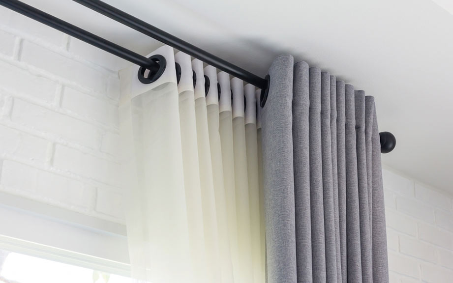 How to Say “Drapes” in Italian? What is the meaning of “Tende”?