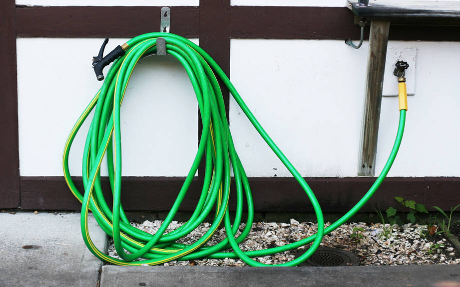 How to Say “Garden hose” in Italian? What is the meaning of “Canna per innaffiare”?