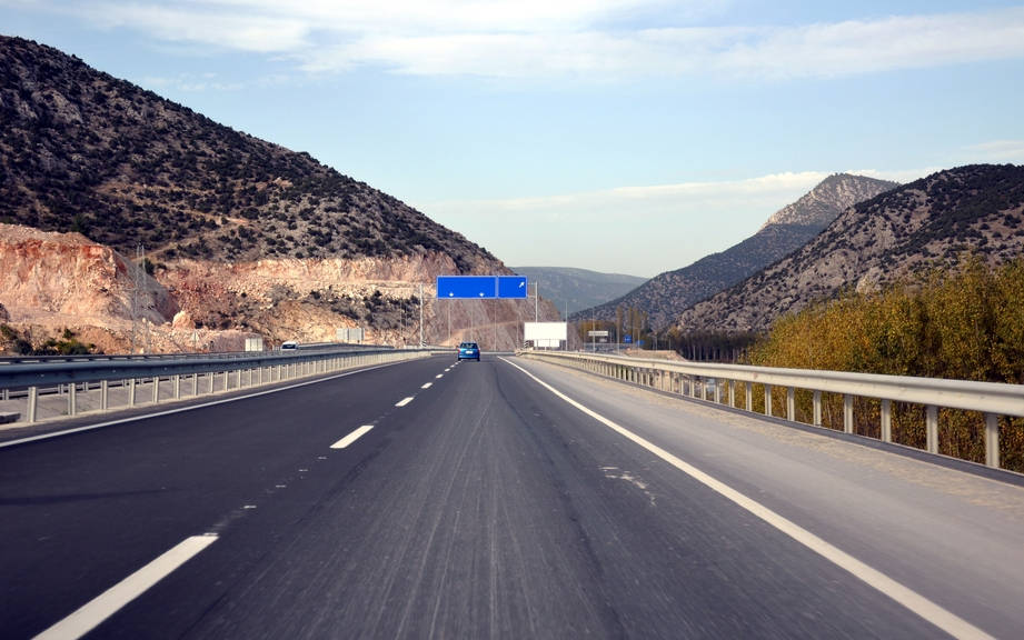 How to Say “Road” in Spanish? What is the meaning of “Carretera”?